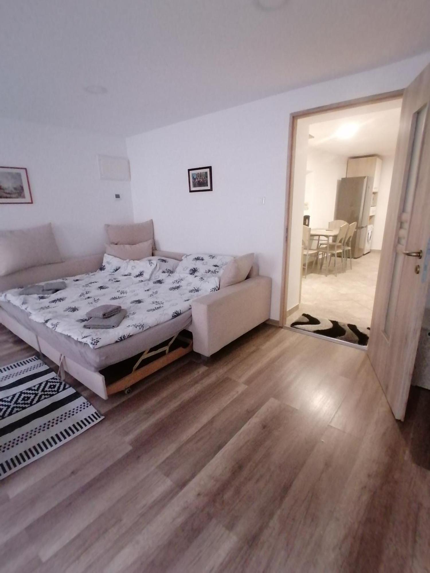 Ujkapu Sunshine Apartments ジュール 部屋 写真